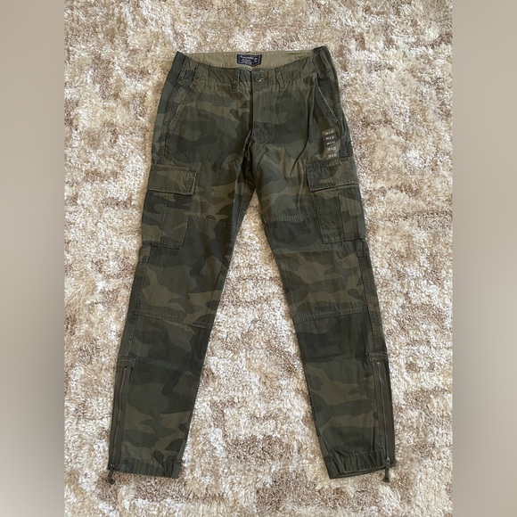 NWT Abercrombie & Fitch Olive Cargo Pants